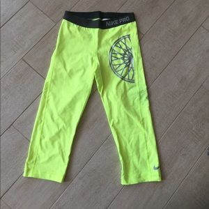Nike soul cycle workout capris